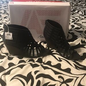 American Eagle peep toe wedges. Sz 9. Brand new!